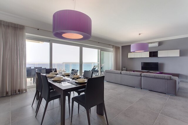 ピュア ラグジュアリー アパートメント、プールあり