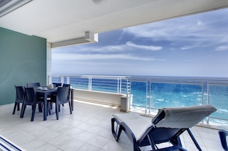 ピュア ラグジュアリー アパートメント、プールあり