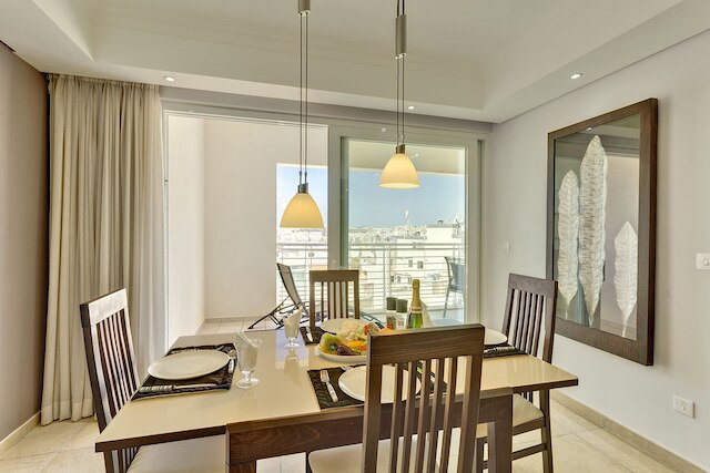 ラグジュアリー アパートメント、プール & ビュー