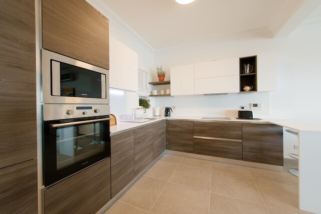 スリマの海を望むアパートメント、プールあり