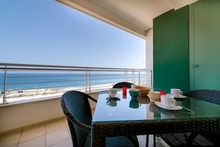 スリマの海を望むアパートメント、プールあり