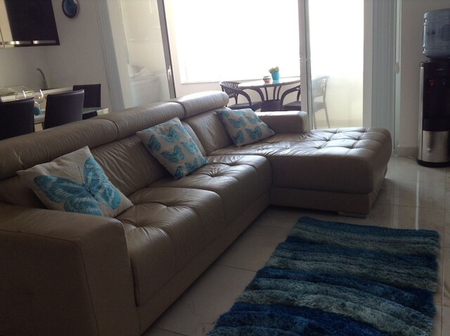 海辺の豪華なアパートメント、プールあり