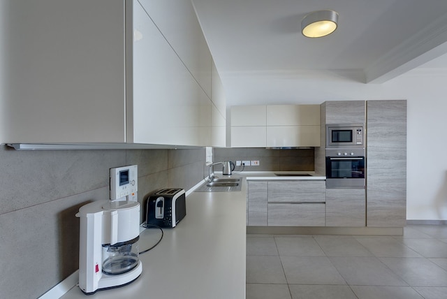 フォート ケンブリッジにある海に面した高級アパート、プールあり