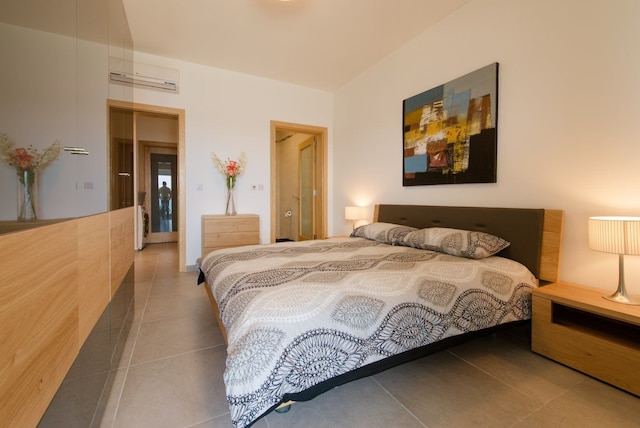 海辺の豪華なアパートメント、プールあり