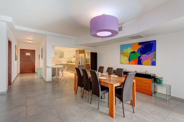 スリマのフォート ケンブリッジにある海を望むアパートメント