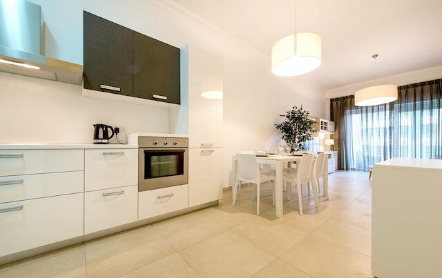 豪華なアパートメント、プールあり