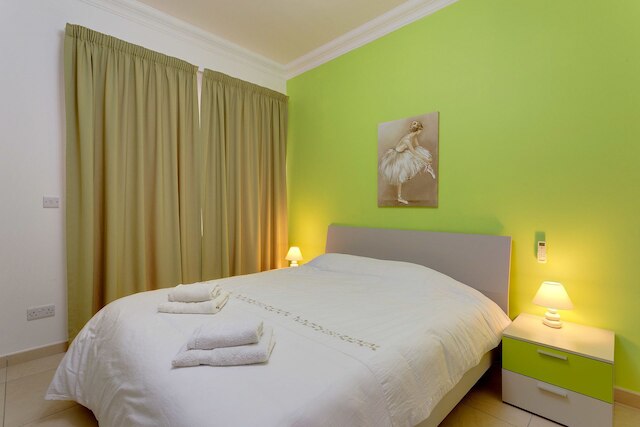 アップマーケット エリアにある海辺の素晴らしい豪華なアパートメント、プールあり