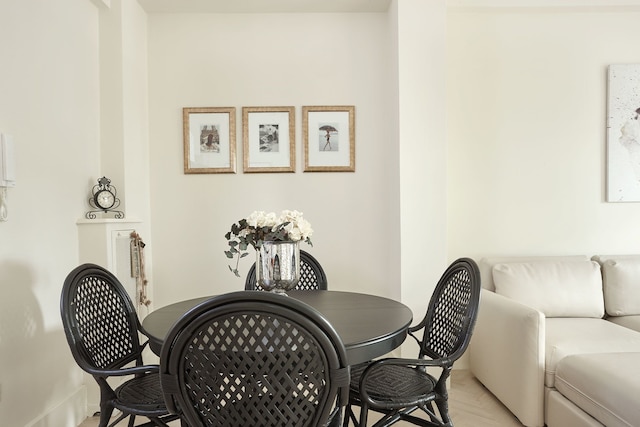 コロナキ スクエア アパートメント