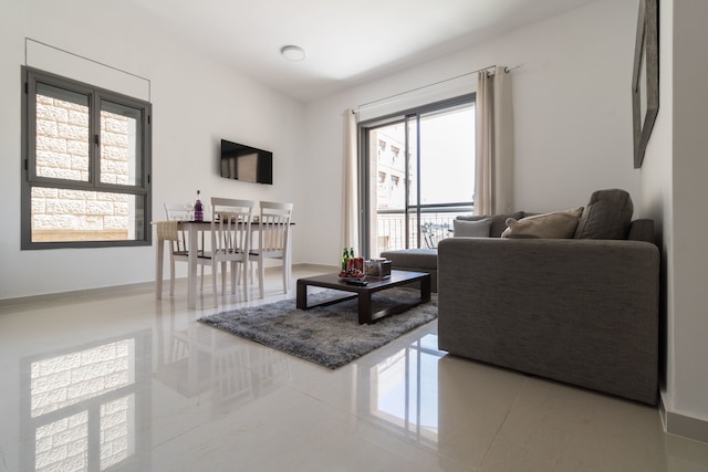 ヤフォ 35 - イスレンタルズ