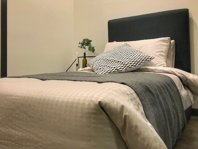 エクスプレッションズ プロフェッショナル スイーツバイ ラグジュリアス ライフスタイル リビング