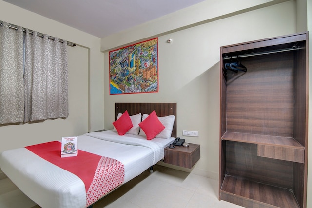 OYO 11916 バーシティ プラザ