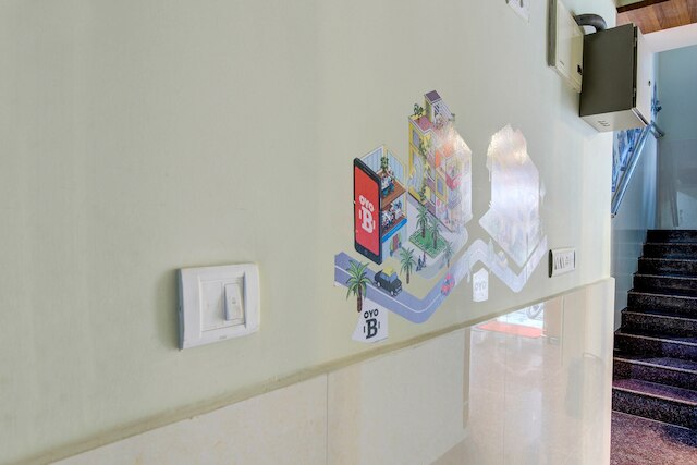 OYO 11916 バーシティ プラザ