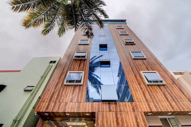 OYO 11916 バーシティ プラザ