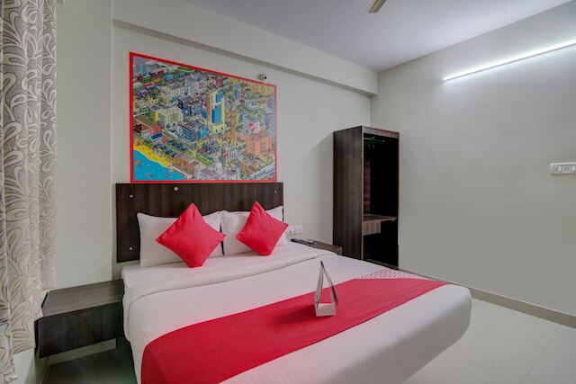 OYO 11916 バーシティ プラザ