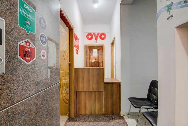 OYO 15695 バーシティ コンフォーツ