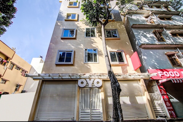 OYO 15695 バーシティ コンフォーツ