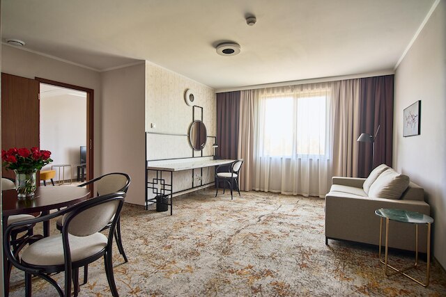 メトロポロ バイ ゴールデン チューリップ