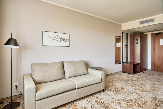 メトロポロ バイ ゴールデン チューリップ