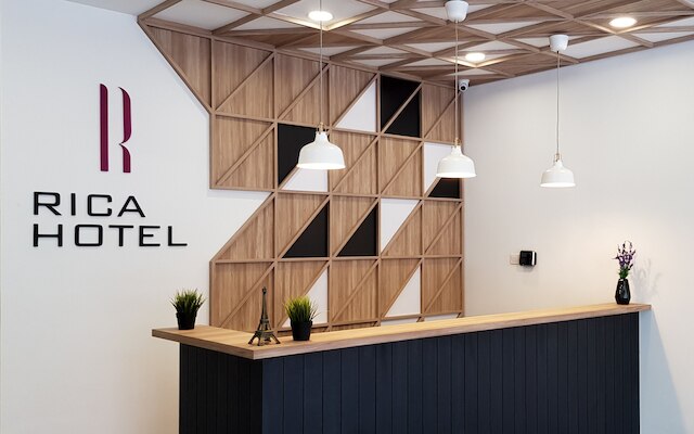 リカ ホテル