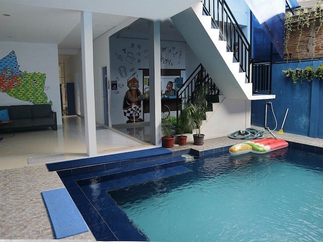 ナウ・ホステル