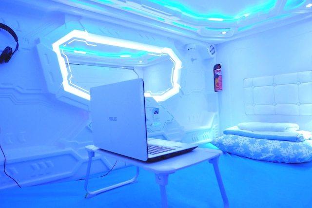 カプセル イン メダン