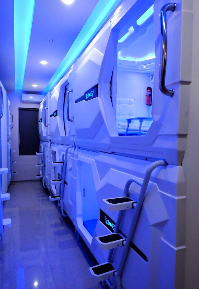 カプセル イン メダン