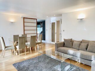 レクサム ガーデンズ