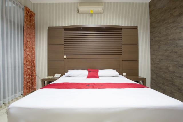 レッドドアーズ アット スラパティ