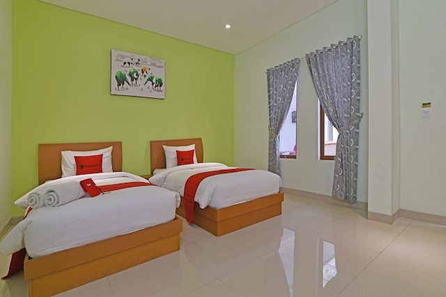 レッドドアーズ プラス アット マヘンドラダッタ デンパサール