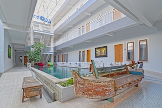 レッドドアーズ プラス アット マヘンドラダッタ デンパサール