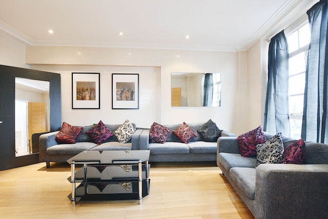 フォーセット コート アパートメンツ