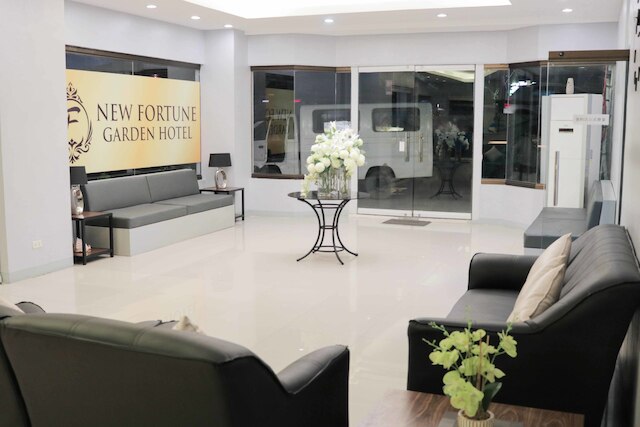 レッドドアーズ プレミアム アット ワイヤレス マンダウエ セブ