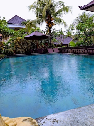 カルティカ バンガローズ