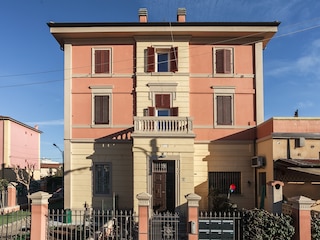 サントルソラ スイーツ アパートメンツ