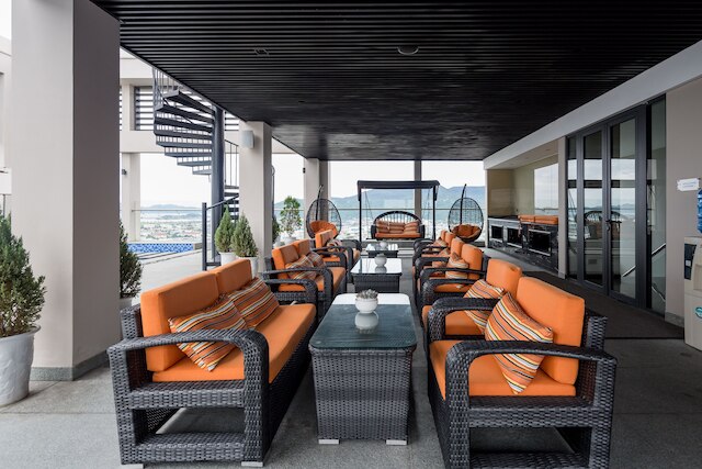 ジョニーズ ラグジュアリー アパートメンツ