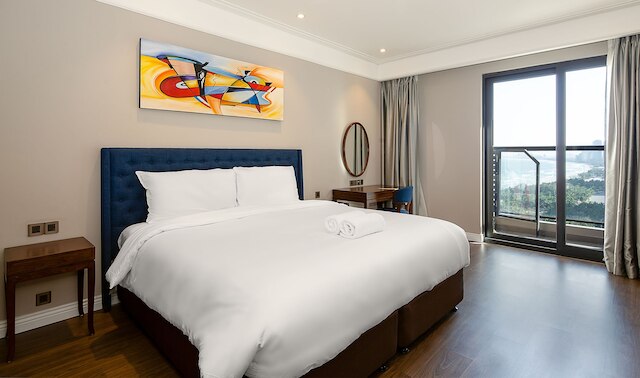 ジョニーズ ラグジュアリー アパートメンツ