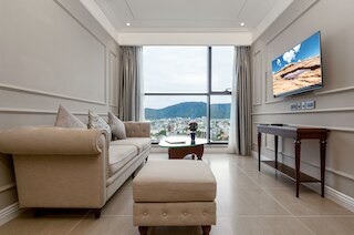 ジョニーズ ラグジュアリー アパートメンツ