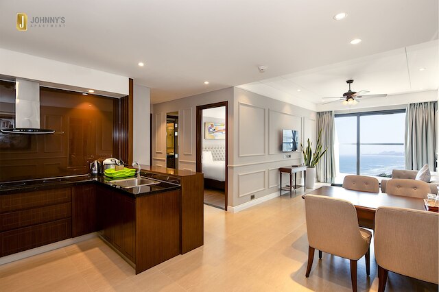 ジョニーズ ラグジュアリー アパートメンツ