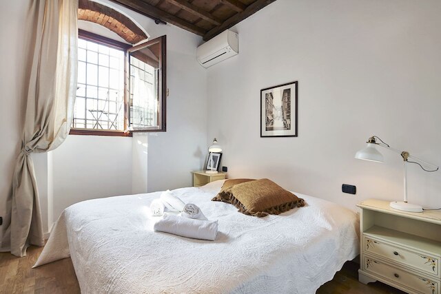 ア ヒュー ステップス トゥ ザ ドゥオモ アメージング 4 ベッドルーム アパートメント