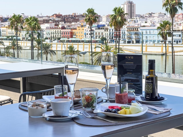 ホテル キビル アダルツ レコメンデッド, ヒストリック シティ センター