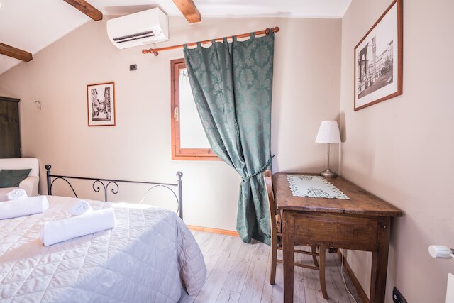 ア ヒュー ステップス トゥ ザ ドゥオモ エレガント 2 ベッドルーム アパートメント