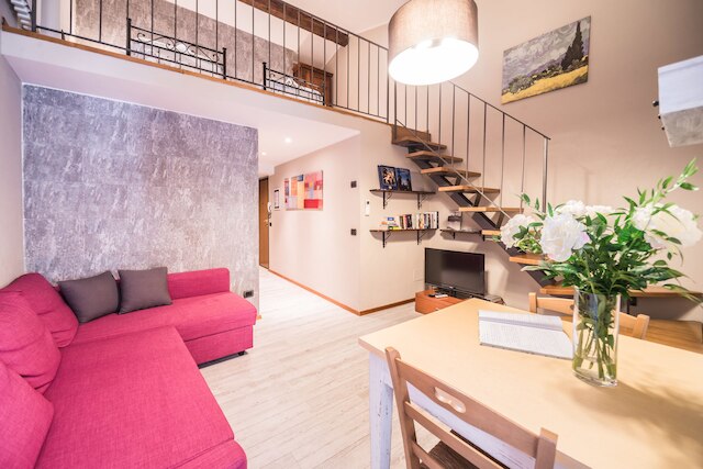 ア ヒュー ステップス トゥ ザ ドゥオモ エレガント 2 ベッドルーム アパートメント