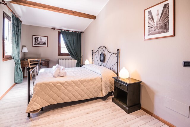 ア ヒュー ステップス トゥ ザ ドゥオモ エレガント 2 ベッドルーム アパートメント