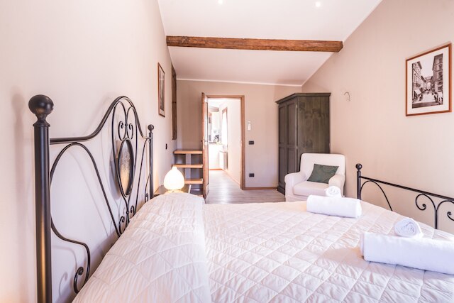 ア ヒュー ステップス トゥ ザ ドゥオモ エレガント 2 ベッドルーム アパートメント