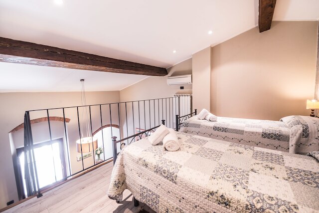 ア ヒュー ステップス トゥ ザ ドゥオモ エレガント 2 ベッドルーム アパートメント