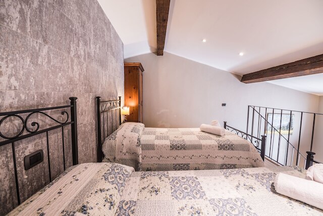 ア ヒュー ステップス トゥ ザ ドゥオモ エレガント 2 ベッドルーム アパートメント