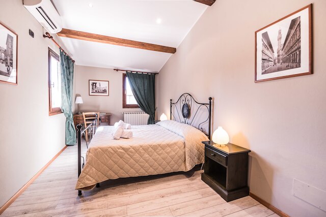 ア ヒュー ステップス トゥ ザ ドゥオモ エレガント 2 ベッドルーム アパートメント