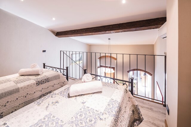 ア ヒュー ステップス トゥ ザ ドゥオモ エレガント 2 ベッドルーム アパートメント