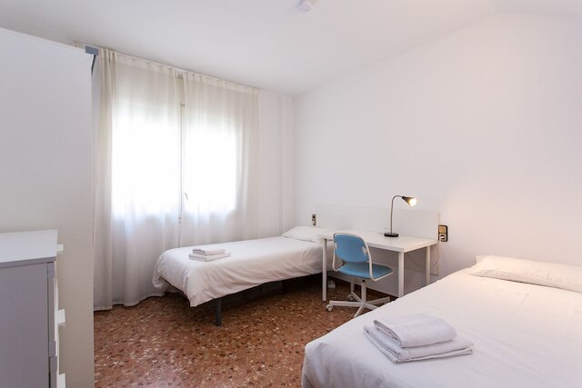 スペーシャス & クワイエット 4 ベッドルーム アパートメント