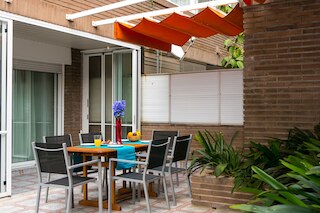 アパートメント ウィズ ラージ アンド プライベート テラス